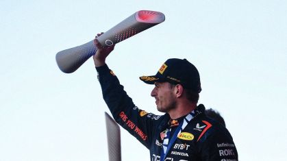 Max Verstappen comemora vitória no GP do Japão