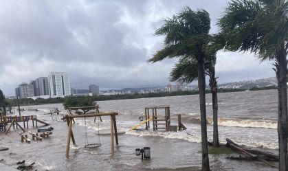 Águas do Guaíba invadem a orla de Porto Alegre; cidade entra em alerta por causa de ciclone