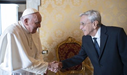 Caetano Veloso encontra o Papa Francisco no Vaticano.
