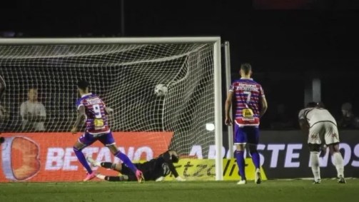Fortaleza vence São Paulo no Morumbi por 2 a 1