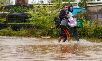 Chuvas fortes causam mortes, estragos, enchente e deixa centenas de pessoas desabrigadas no Rio Grande do Sul. No bairro Entre-Rios, o rio Passo Fundo subiu deixando diversas casas embaixo d'água e pessoas e animais tendo que serem resgatados, na cidade de Passo Fundo, nesta segunda, 4 de setembro de 2023.