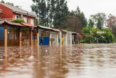 Chuvas fortes causam mortes, estragos, enchente e deixa centenas de pessoas desabrigadas no Rio Grande do Sul. No bairro Entre-Rios, o rio Passo Fundo subiu deixando diversas casas embaixo d&#039;água e pessoas e animais tendo que serem resgatados, na cidade de Passo Fundo, nesta segunda, 4 de setembro de 2023.