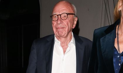Bilionário Rupert Murdoch deixa o cargo de presidente da Fox