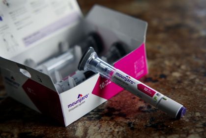Injeção de Mounjaro, medicamento para tratamento de diabetes mellitus tipo 2.