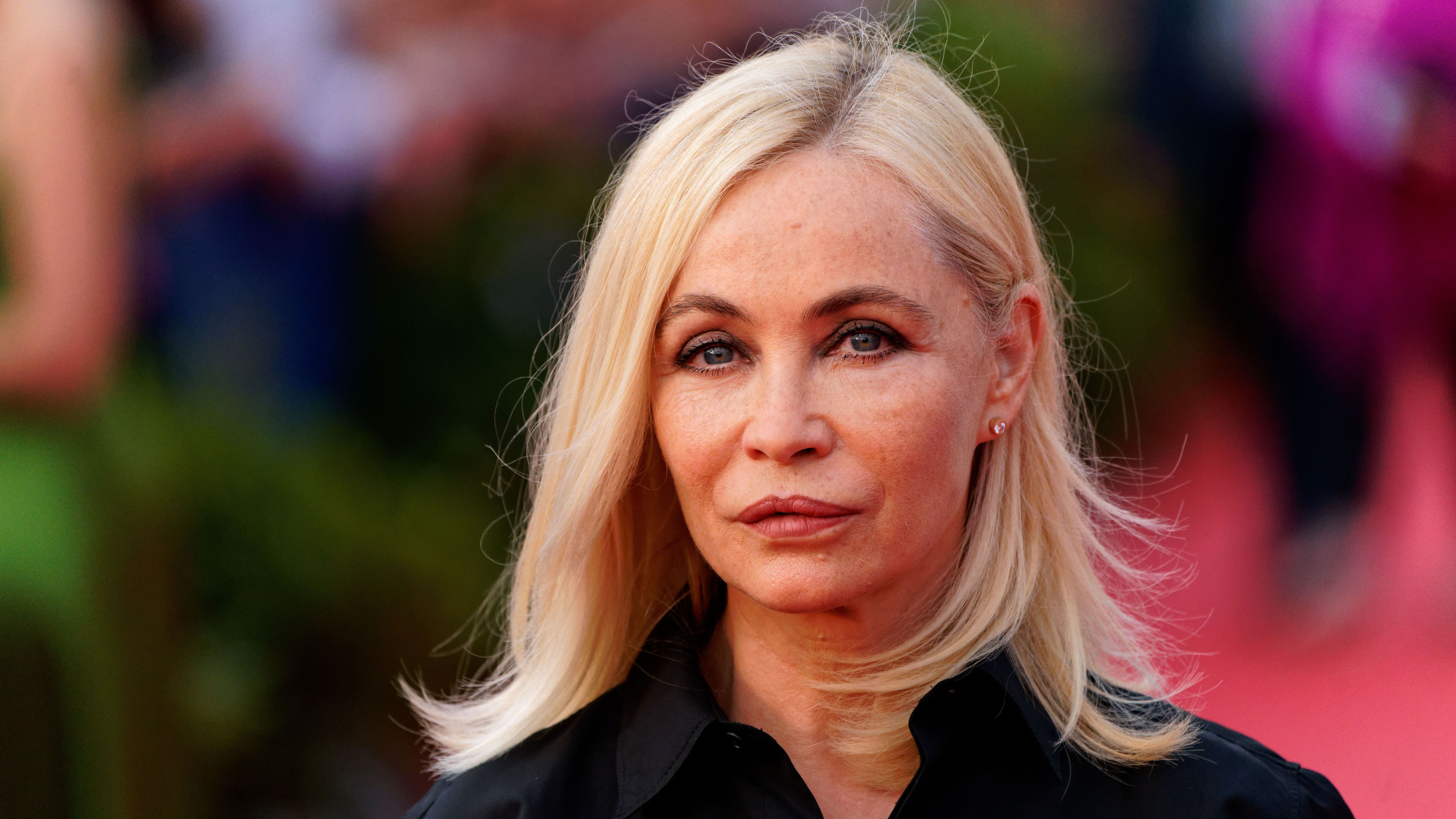 Emmanuelle Beart participa da cerimônia de encerramento do 37º Festival de Cinema de Cabourg em 17 de junho de 2023, em Cabourg, França