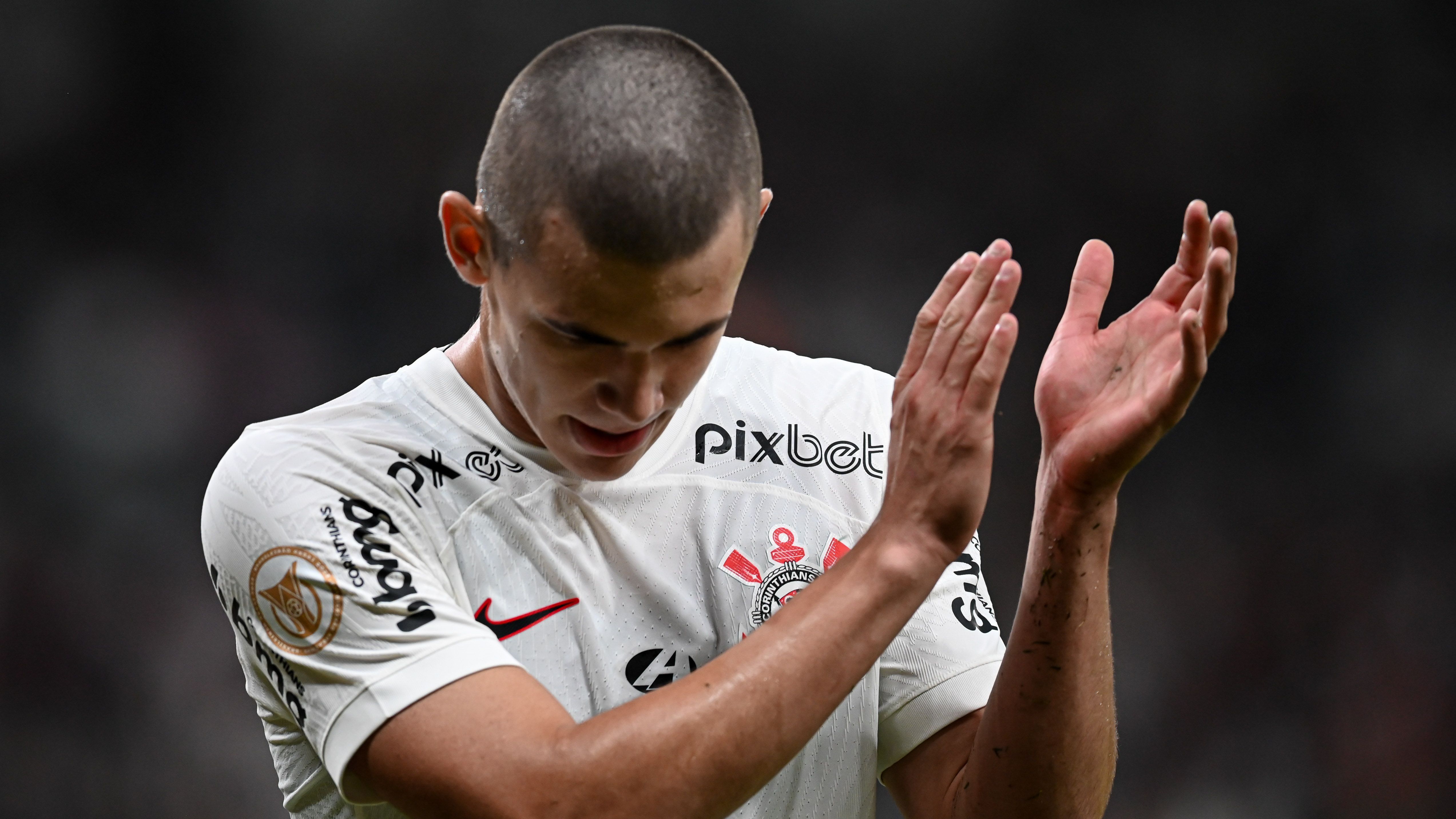 Gabriel Moscardo assumiu a titularidade no meio-campista do Corinthians
