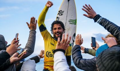 País do surfe! Filipe Toledo vence Ethan Ewing e é bicampeão mundial
