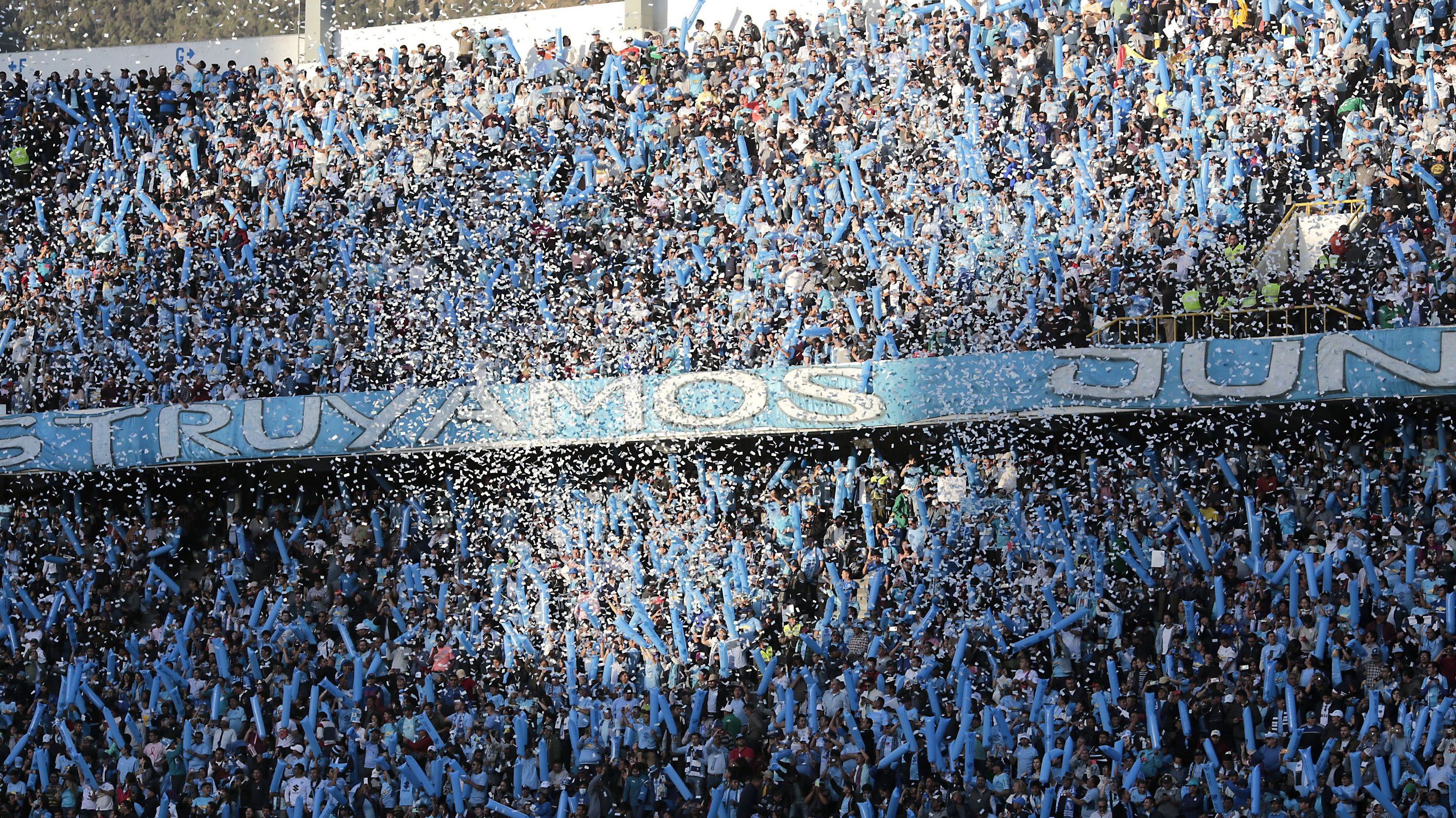 Torcida do Bolívar no Estádio Hernando Siles.