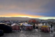 Burning Man: Atingido por chuvas e lama, festival tem “autossuficiência” como princípio; entenda