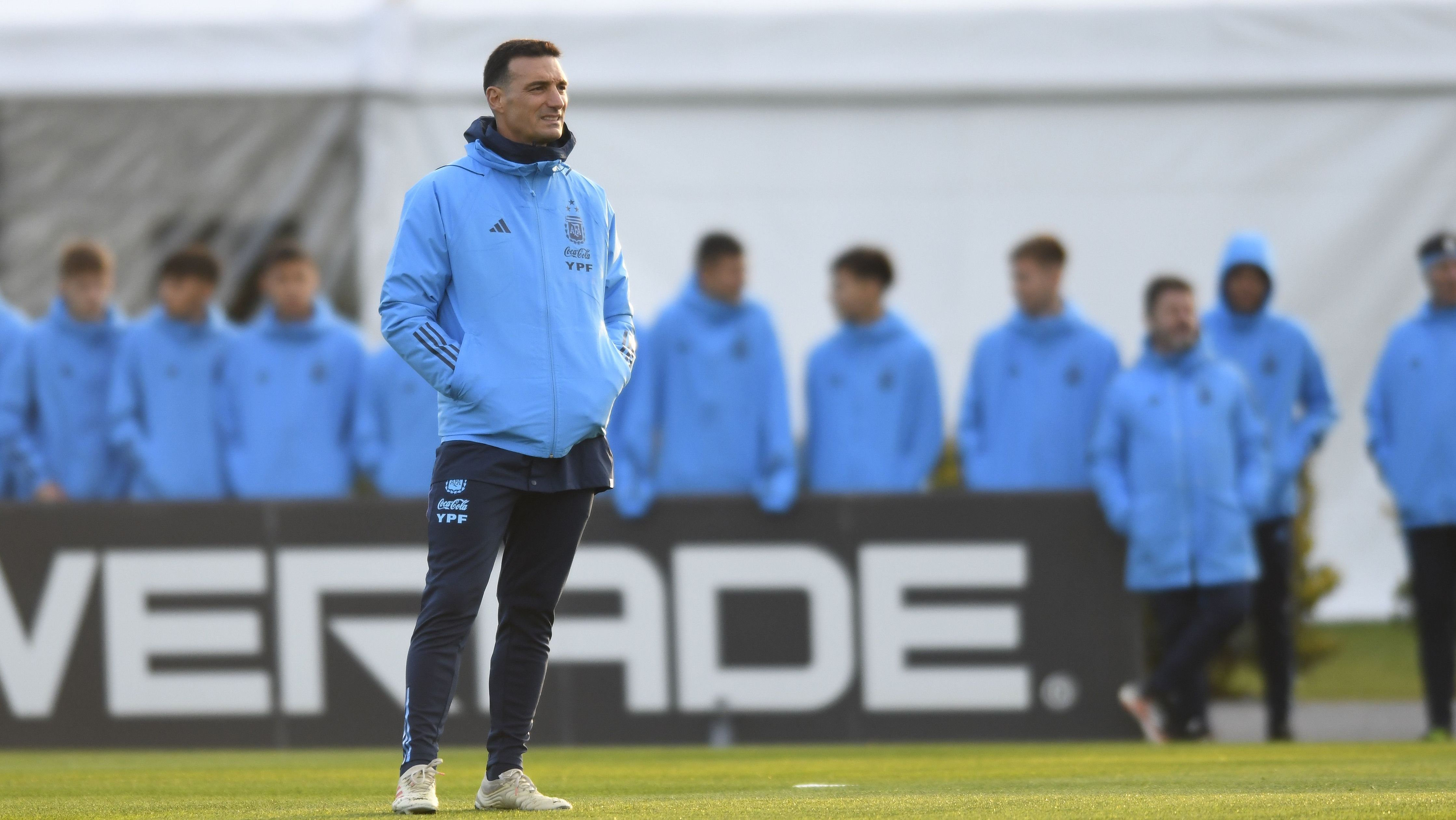 Técnico Lionel Scaloni comanda a Argentina contra o Equador
