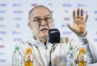 Sem Suárez e Cavani, Bielsa anuncia convocação do Uruguai para as Eliminatórias