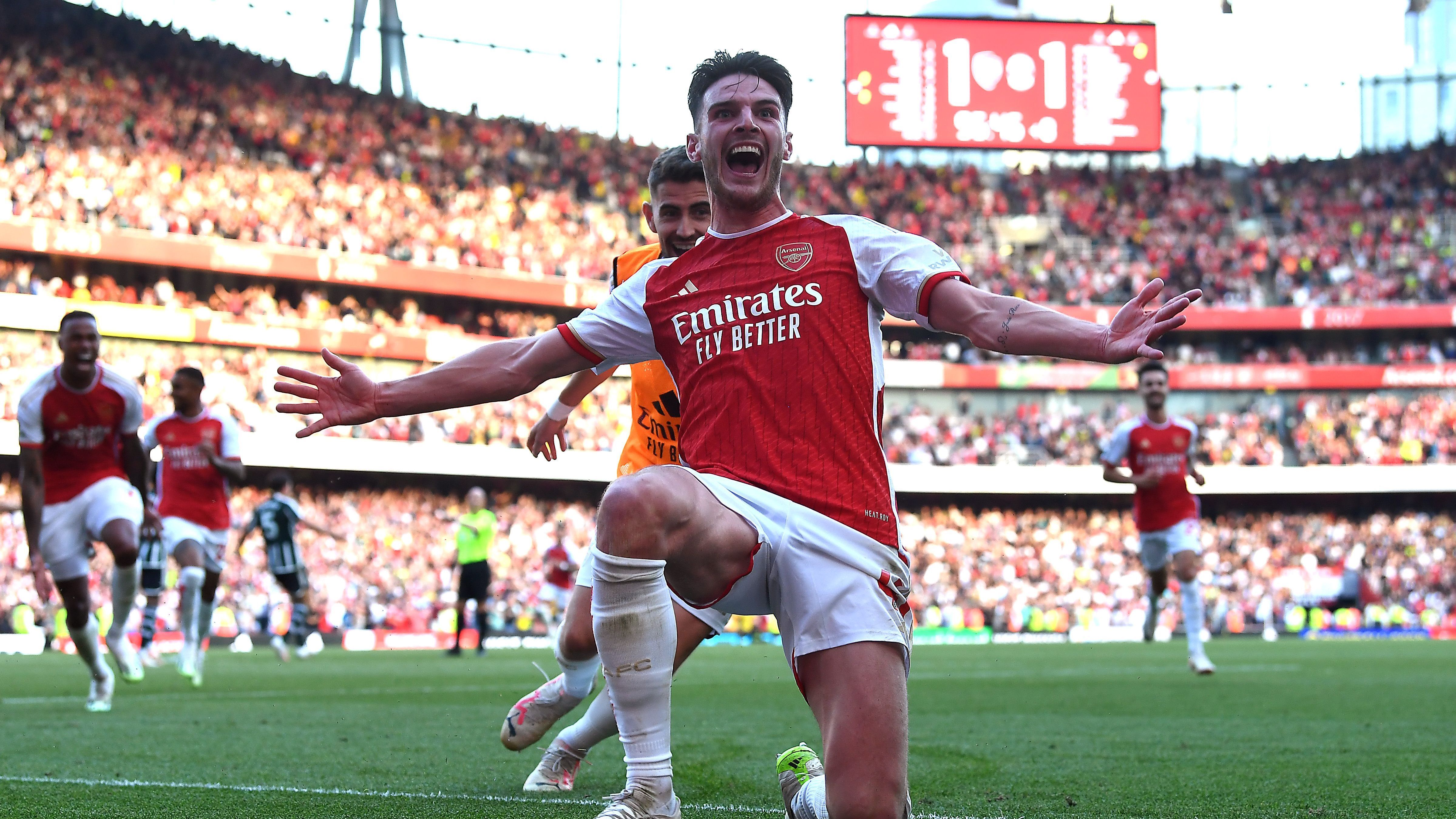 Declan Rice celebra o gol da virada do Arsenal sobre o Manchester United