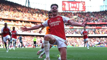 Declan Rice celebra o gol da virada do Arsenal sobre o Manchester United