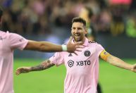 Jogo do Inter Miami teve Messi garçom e torcida com Selena Gomez e Príncipe Harry
