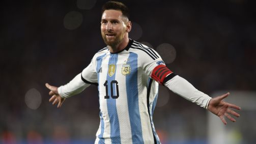 Messi comemora o gol da vitória da Argentina sobre o Equador, em Buenos Aires