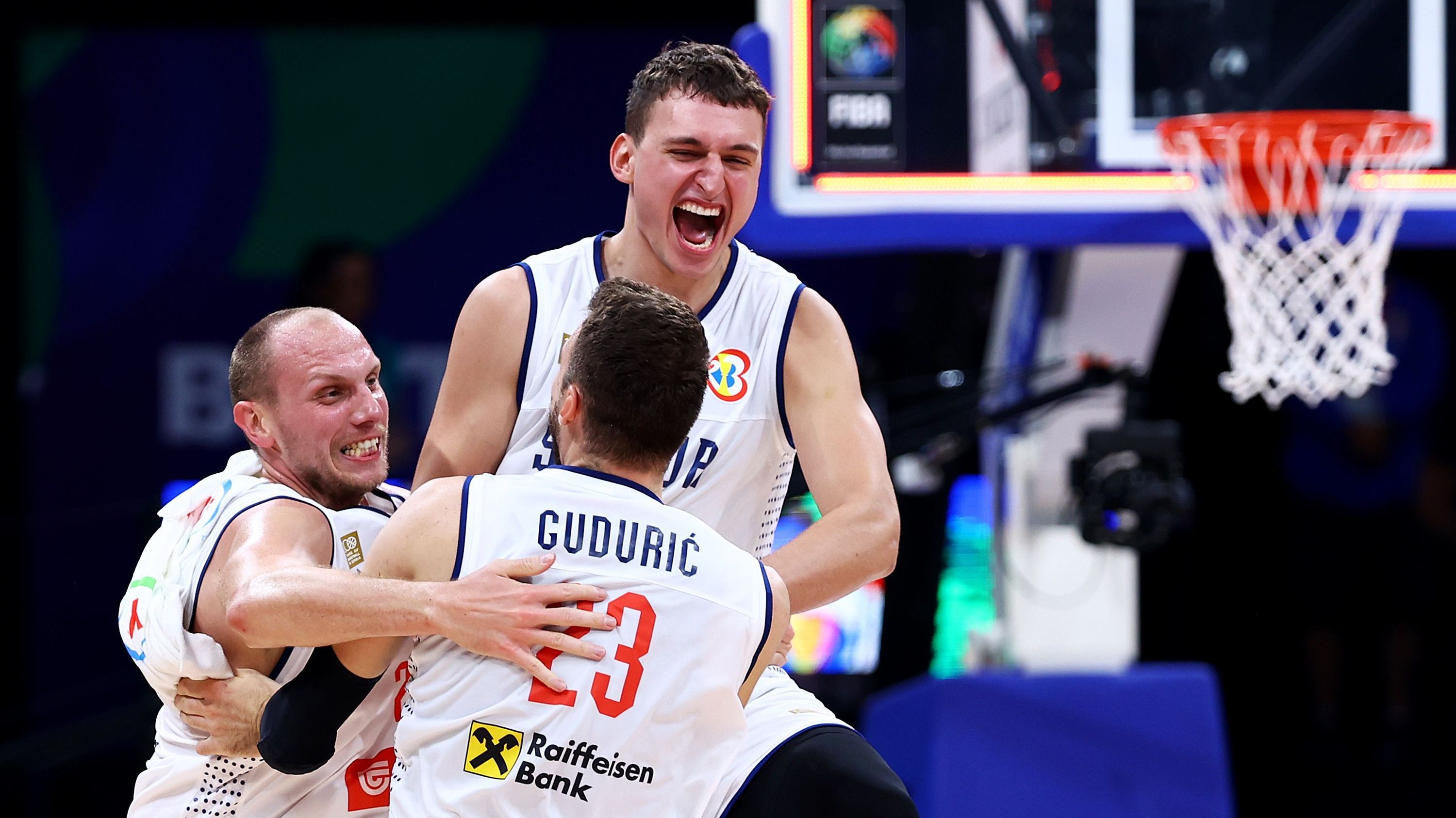 Sérvios comemoram a classificação à final da Copa do Mundo de Basquete