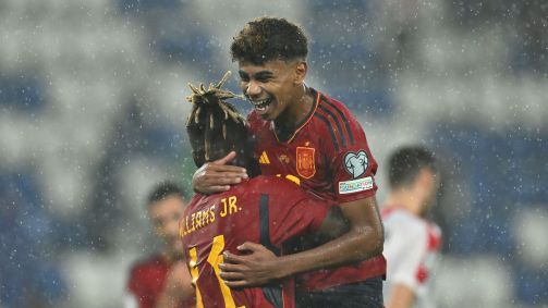 Lamine Yamal comemora o sétimo gol da Espanha sobre a Geórgia