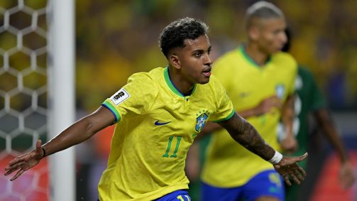 Rodrygo comemora o primeiro gol do Brasil nas Eliminatórias da Copa de 2026