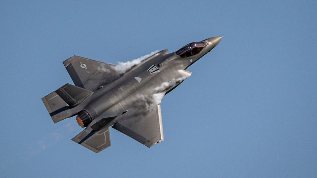 Veja como pilotos dos EUA são treinados para sobreviver a ataques aéreos