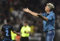Renato Gaúcho reclama de pênalti não marcado para o Grêmio: “Até o Stevie Wonder viu”
