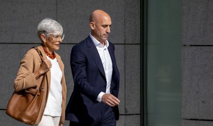 Justiça da Espanha determina que Rubiales mantenha distância mínima de Jenni Hermoso