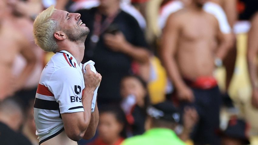 Calleri comemora o gol contra o Flamengo, no jogo de ida da final da Copa do Brasil / Buda Mendes/Getty Images