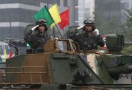 Coreia do Sul exibe mísseis, drones e tanques durante 1º desfile militar em anos