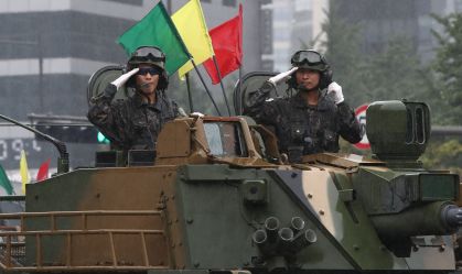 Coreia do Sul exibe mísseis, drones e tanques durante 1º desfile militar em anos