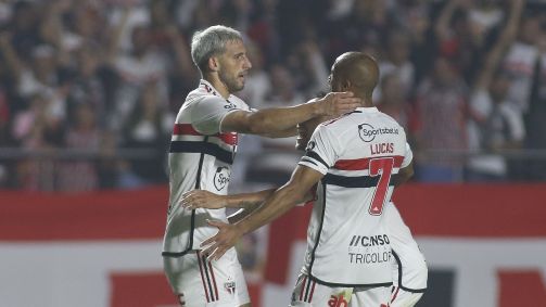 Calleri comemora o segundo gol da vitória do São Paulo sobre o Corinthians