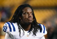 Ex-jogador da NFL está desaparecido após sua mãe ser encontrada morta