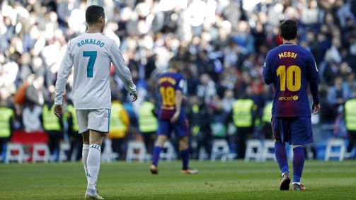 Cristiano Ronaldo e Lionel Messi na época de grandes clássicos entre Real Madrid e Barcelona