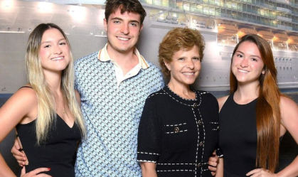 Marina, João Augusto, Rose Miriam e Sofia Liberato embarcando em um cruzeiro