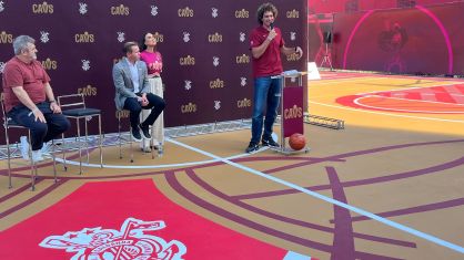Anderson Varejão discursa na inauguração das quadras reformadas do Saldanha da Gama, onde ele iniciou a carreira