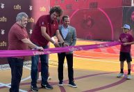 No clube que o revelou, Varejão chora ao falar do pai e inaugura quadras do Cavs
