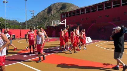 Amistoso que reinaugurou as quadras juntou Varejão, irmãos e ex-companheiros de Saldanha da Gama
