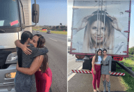 Maraisa para na estrada motorista que estampou rosto de Marília Mendonça em caminhão