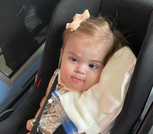 Maria Guilhermina, filha do ator Juliano Cazarré com a estilista Letícia Cazarré, recebeu alta após 11 dias internada / Reprodução/Instagram