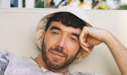 Ex-estrela da Disney diz que buscou terapia de conversão após se assumir gay