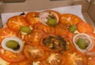 Pizza pedida por Messi gera debate na internet e envolve até Felipe Neto; entenda