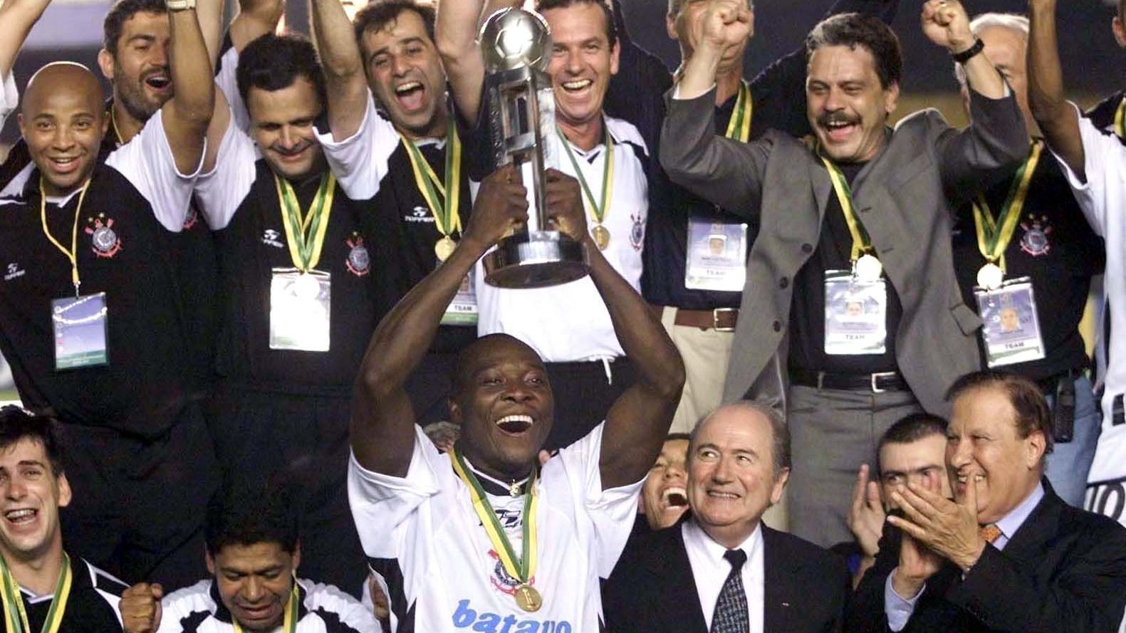 Imagem de destaque do post: Essa tem história: a camisa do Corinthians que ganhou o mundo em 2000