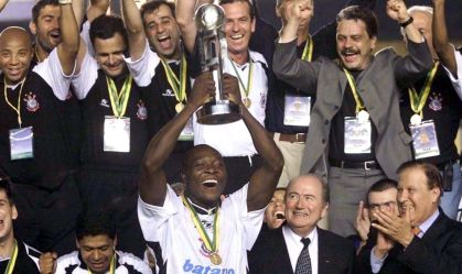 Essa tem história: a camisa do Corinthians que ganhou o mundo em 2000