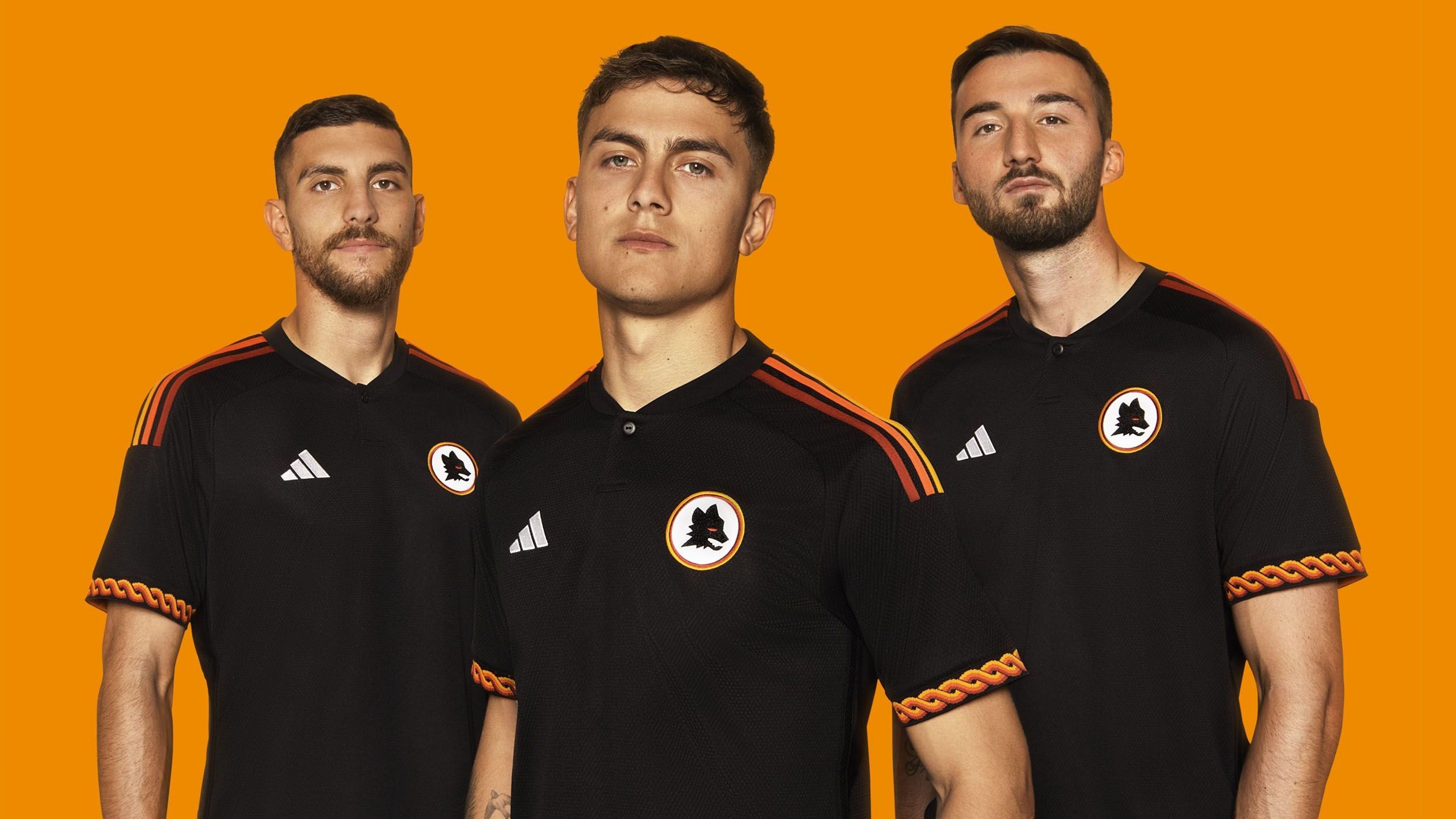Pellegrini, Dybala e Cristante posam com a nova terceira camisa da Roma