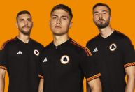 Roma apresenta nova terceira camisa com icônico escudo do “Lobinho”; veja
