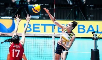 Brasil vence a Bulgária no tiebreak, mas se complica no Pré-Olímpico de Vôlei