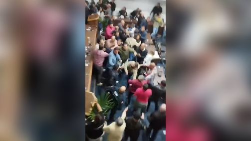 Audiência acaba em pancadaria em Câmara de vereadores de Taboão da Serra no interior de SP