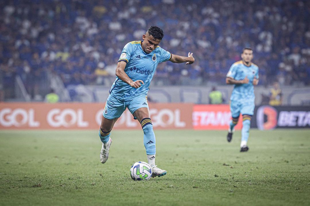 Bruno Rodrigues, do Cruzeiro, em ação contra o Red Bull Bragantino