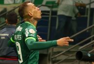 Breno Lopes faz gesto obsceno para a torcida do Palmeiras, e Abel sai em defesa