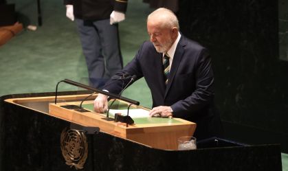 O presidente brasileiro Luiz Inácio Lula da Silva (PT) faz o discurso de abertura da 78ª Assembleia-Geral da Organização das Nações Unidas (ONU), em Nova York, nos Estados Unidos, nesta terça-feira (18)