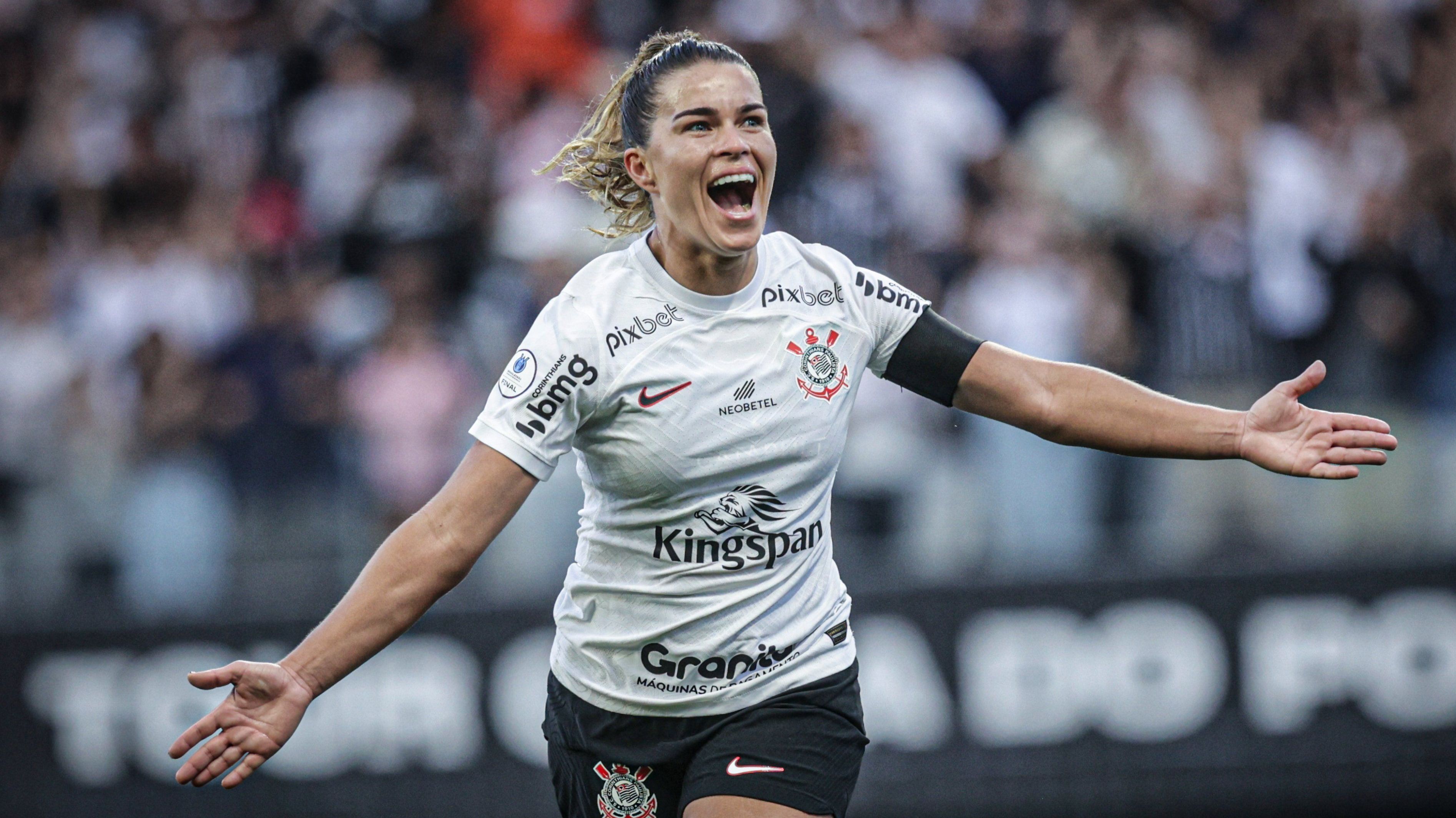 Tamires comemora o gol da virada do Corinthians sobre a Ferroviária