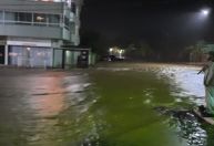 Tempestade com queda de granizo danifica casas, derruba árvores e provoca alagamentos no RS